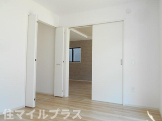 【洋室】 | 郡山市富久山町福原新築一戸建て4棟 | 落ち着いた色調の洋室です