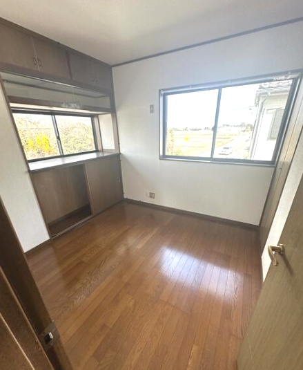 山武市井之内　中古戸建の洋室|令和5年外壁リフォーム済み システムキッチン 2階にもトイレ山武市立緑海小学校徒歩約14分