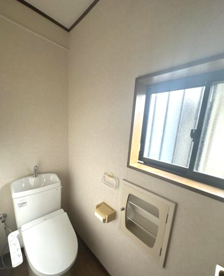 山武市井之内　中古戸建のトイレ|令和5年外壁リフォーム済み システムキッチン 2階にもトイレ山武市立緑海小学校徒歩約14分