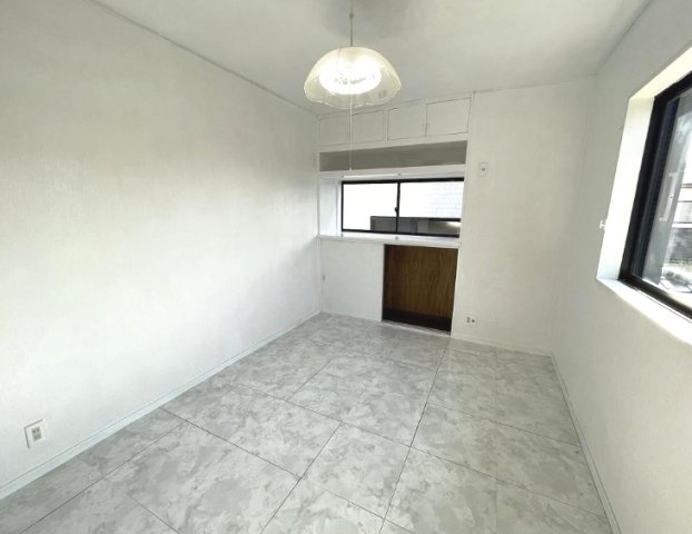 山武市井之内　中古戸建の洋室|令和5年外壁リフォーム済み システムキッチン 2階にもトイレ山武市立緑海小学校徒歩約14分