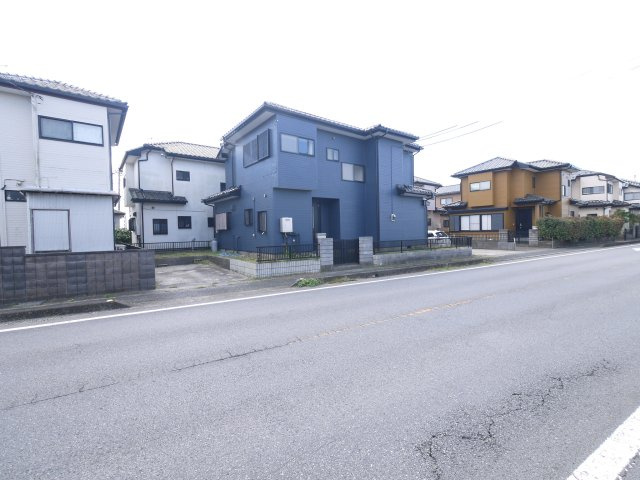 山武市井之内　中古戸建の前面道路含む現地写真|令和5年外壁リフォーム済み システムキッチン 2階にもトイレ山武市立緑海小学校徒歩約14分