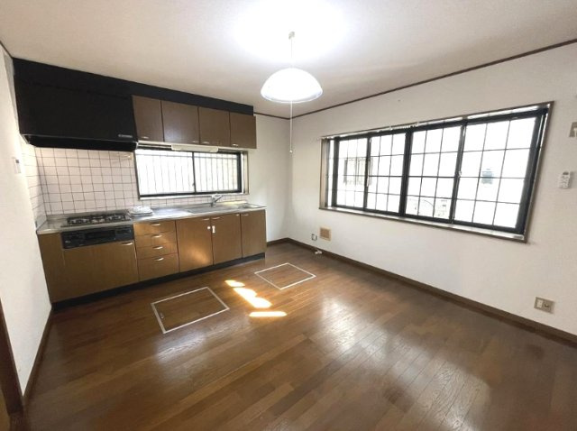 山武市井之内　中古戸建のキッチン|令和5年外壁リフォーム済み システムキッチン 2階にもトイレ山武市立緑海小学校徒歩約14分