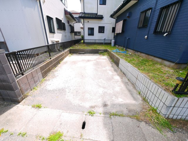 山武市井之内　中古戸建の駐車場|令和5年外壁リフォーム済み システムキッチン 2階にもトイレ山武市立緑海小学校徒歩約14分
