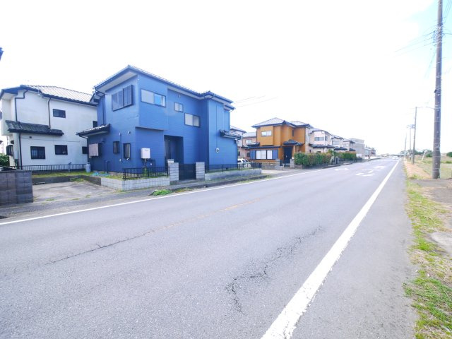 山武市井之内　中古戸建の前面道路含む現地写真|令和5年外壁リフォーム済み システムキッチン 2階にもトイレ山武市立緑海小学校徒歩約14分