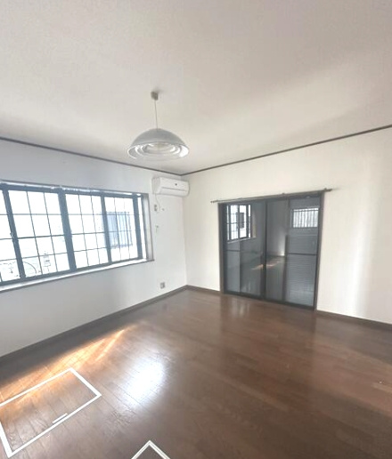山武市井之内　中古戸建の居間・リビング|令和5年外壁リフォーム済み システムキッチン 2階にもトイレ山武市立緑海小学校徒歩約14分