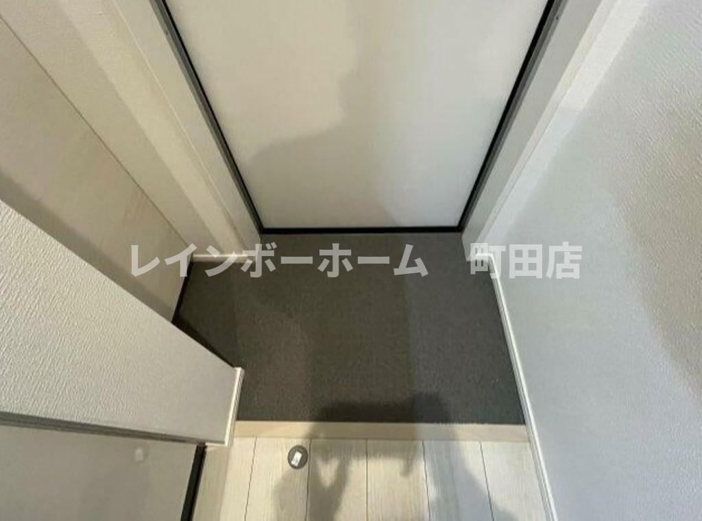 カインドネス本厚木North※初期費用分割あと払いサービス利用可能物件の玄関