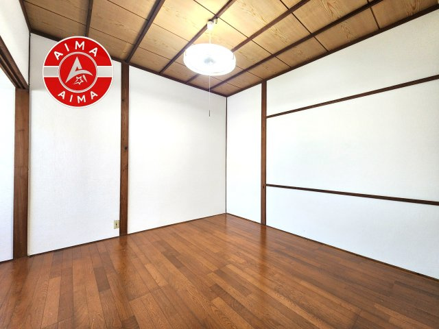 福岡県福岡市西区姪の浜２丁目 14-30 (地番: 3735番2,3735番3)の寝室|主寝室には収納力に優れたクローゼットがありますので、お部屋もすっきり片付きます。