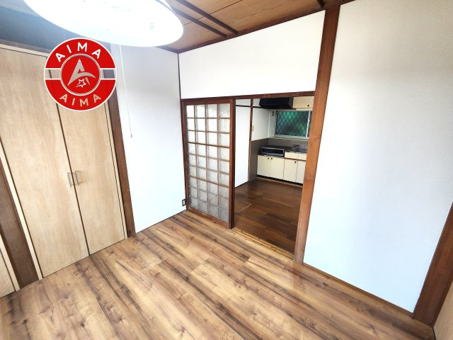 福岡県福岡市西区姪の浜２丁目 14-30 (地番: 3735番2,3735番3)のダイニング|キッチンから立ち込める香りが今日の料理を期待させます。
