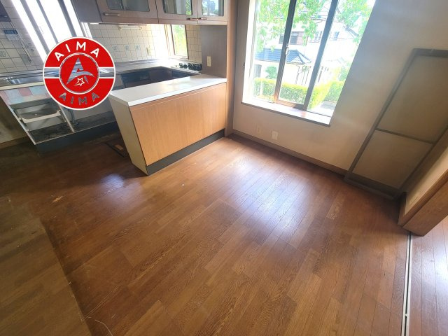 福岡市西区生松台2丁目のダイニング|キッチンから立ち込める香りが今日の料理を期待させます。
