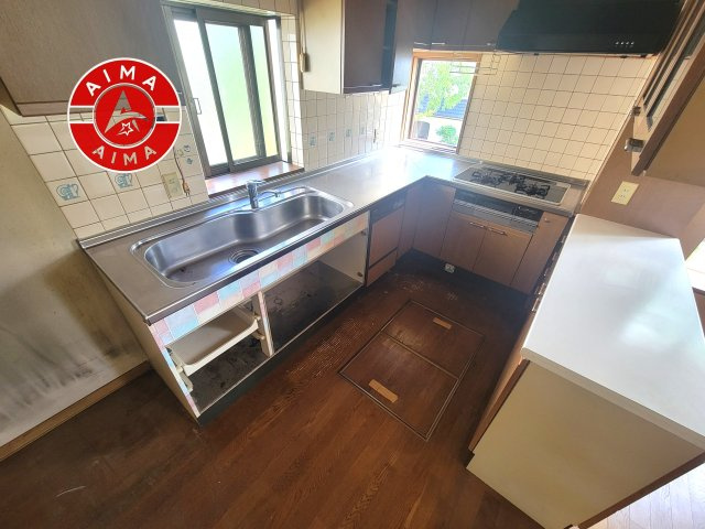 福岡市西区生松台2丁目のキッチン|ご家族を近くに感じられる対面キッチンのLDK。会話もはずみそうですね。