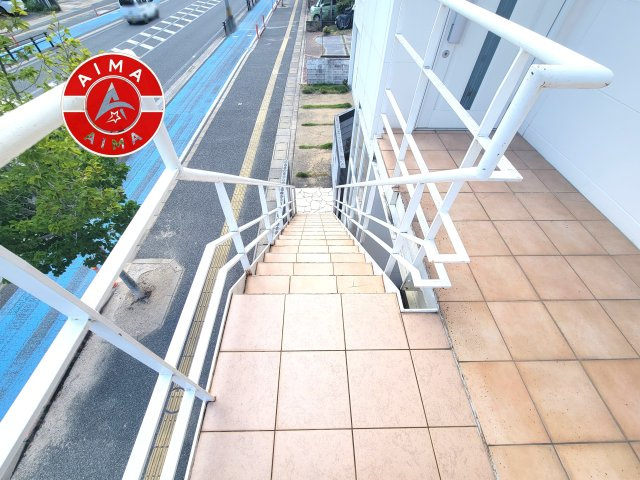 福岡市早良区原6丁目の内装|家族みんなの安全に配慮された、足元が安定しやすいスマートな動線。