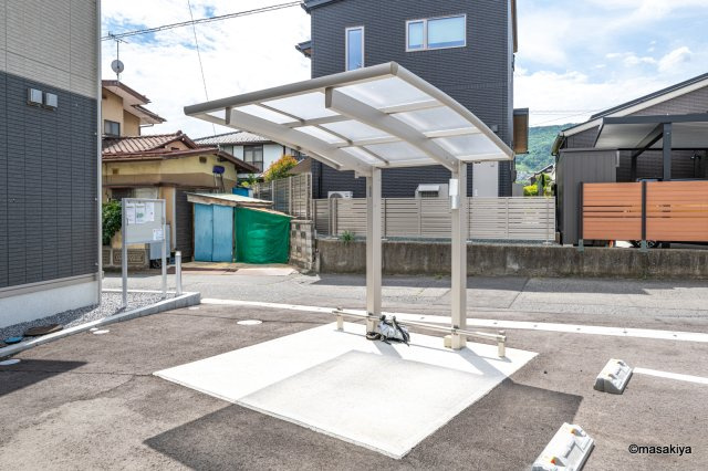 グランディール宮田の駐車場