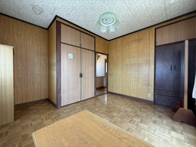 外壁、屋根塗装歴有り♪小山市の大切に維持管理された住まい＆駐車2台可の洋室|個人の部屋や寝室として使える洋室です