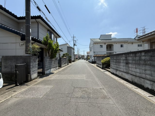 外壁、屋根塗装歴有り♪小山市の大切に維持管理された住まい＆駐車2台可の前面道路含む現地写真|前面道路含む現地写真です