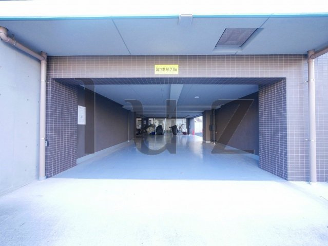 クラリッサ川崎ルーナの駐車場