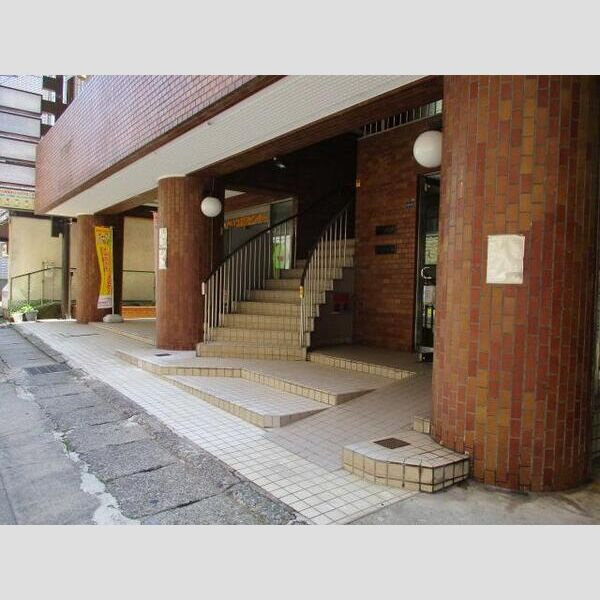 大津市大萱１丁目の事務所のエントランス