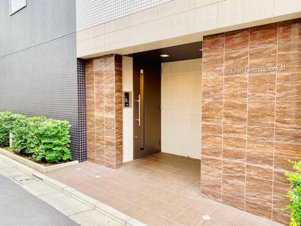 グランデュオ駒沢ＩＩのエントランス