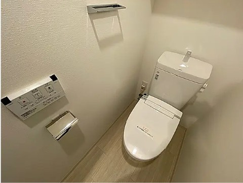 中央区日本橋本町４丁目の賃貸マンションのトイレ