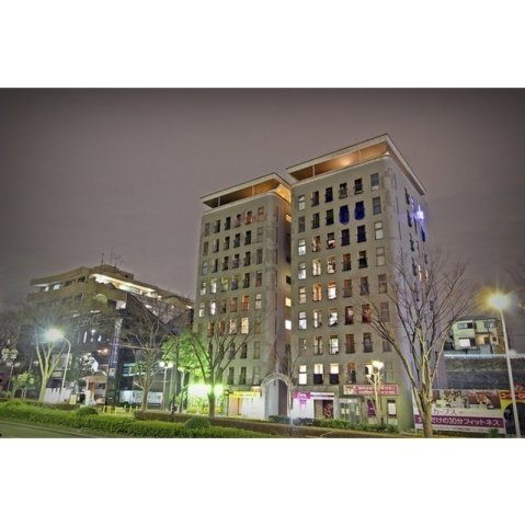 【外観】 | ラトゥール　レジュモー | 建物正面　夜間外観
