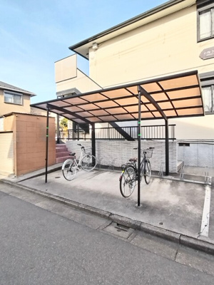 敷地内、屋根付き駐輪場有★