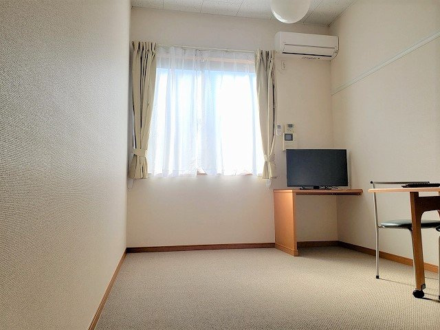 レオパレスパレスフィオーレⅢの居間・リビング