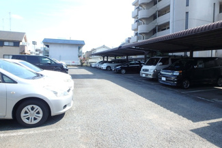 ★敷地内駐車場★（空き状況・使用料等詳細はご確認下さい）