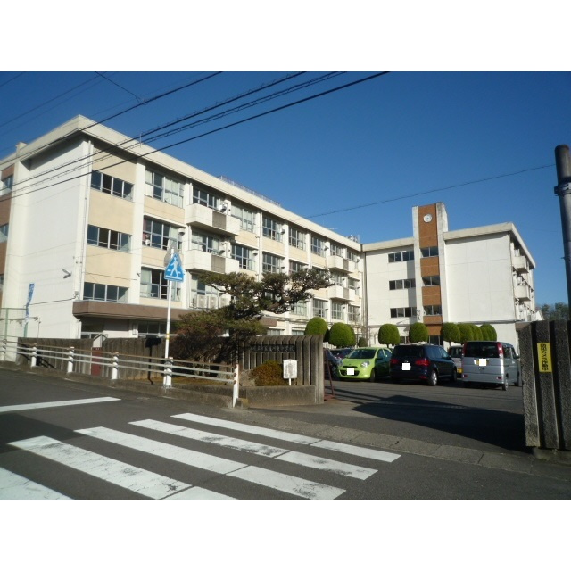 岐阜市芥見東山の一戸建ての周辺|藍川東中学校