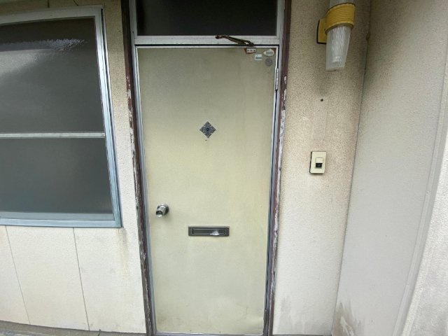 鹿子前住宅のエントランス