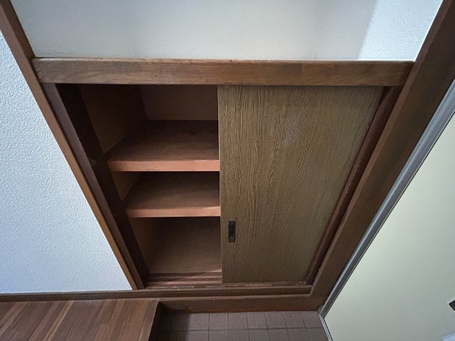 鹿子前住宅の玄関