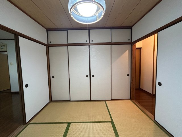 鹿子前住宅の収納