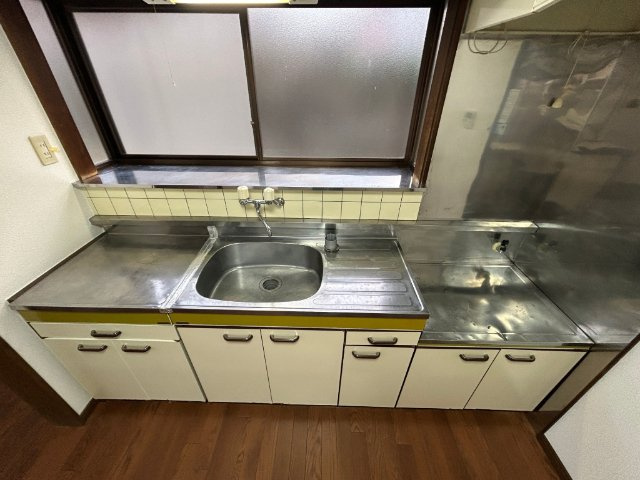 鹿子前住宅のキッチン