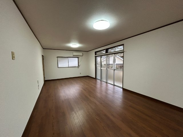 鹿子前住宅の居間・リビング