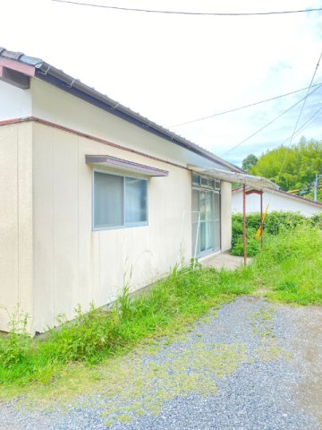 鹿子前住宅の駐車場