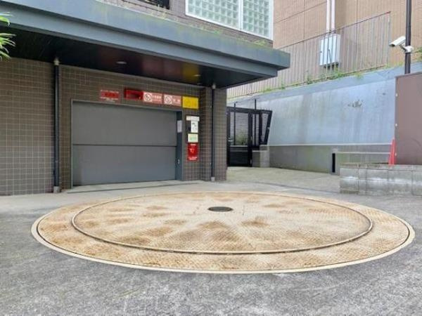 【駐車場】