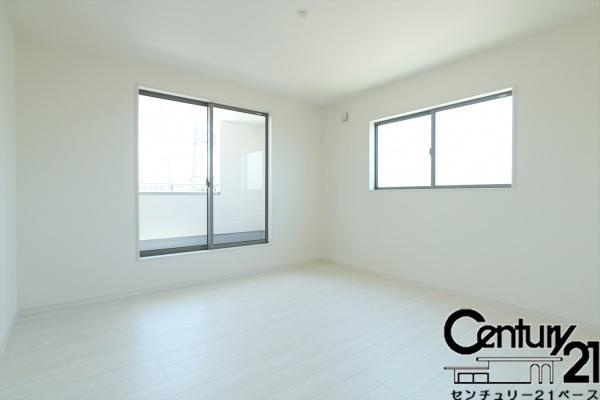 リーブルガーデン玉手町 ２号棟 ／新築一戸建の内観：施工例|■日当たりのよい明るい雰囲気の洋室です！■
