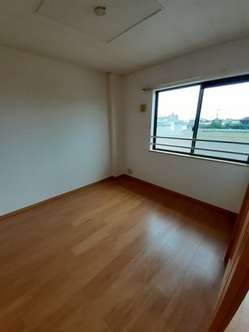 エントランス　弐番館の洋室
