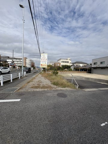 フローラ小坂の駐車場