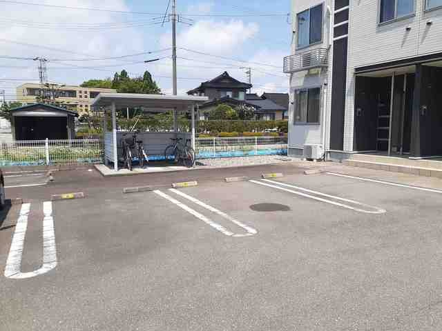 ルージュ　エレガンテの駐車場
