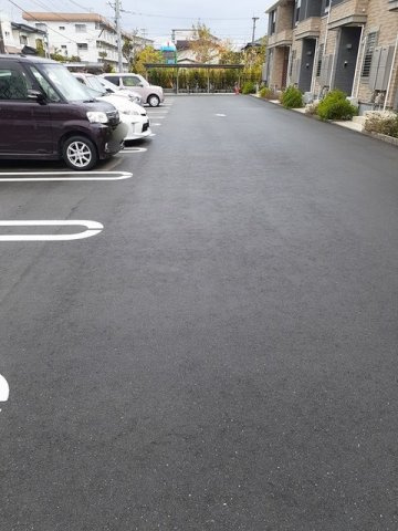 スリジエ　リアン　セカンド　Ｂの駐車場