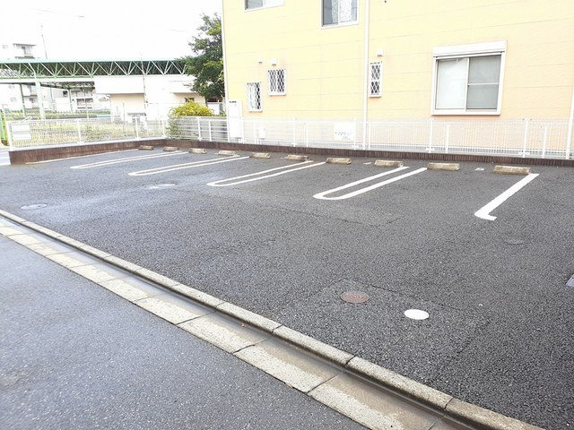 サラソウジュの駐車場