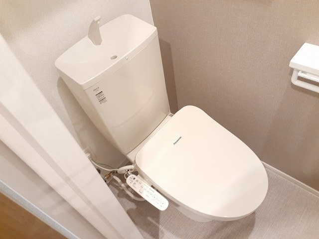 ヒカルサ高岡角イーストのトイレ