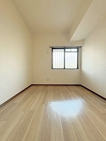 グランドメゾン徳重の洋室