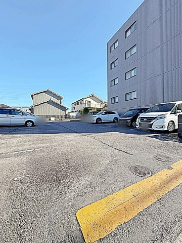 グランドメゾン徳重の駐車場