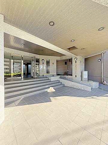 グランドメゾン徳重のエントランス
