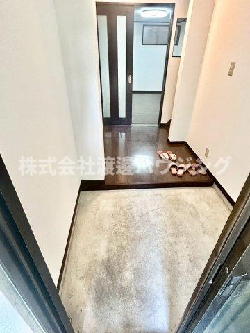 角田2丁目店舗付き一戸建の玄関