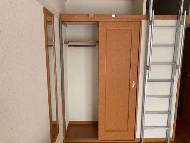 レオパレス市沢Ⅱの内装|クローゼット