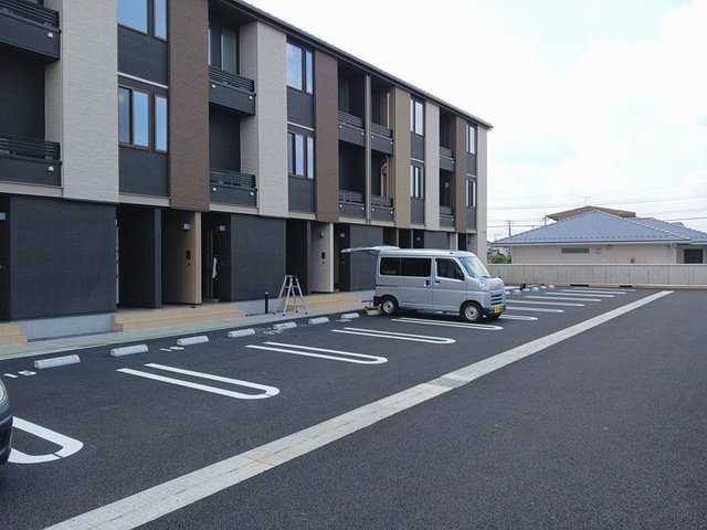 ココ　ラ　フェリーチェＢの駐車場
