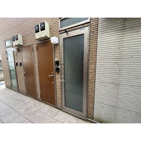 サークルハウス舎人弐番館の玄関