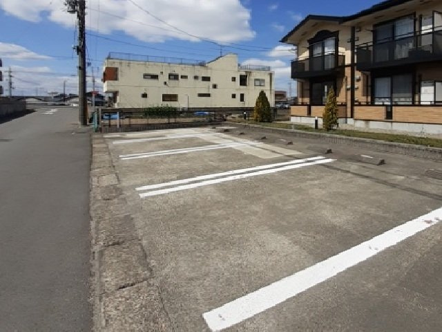 メゾンパレェの駐車場