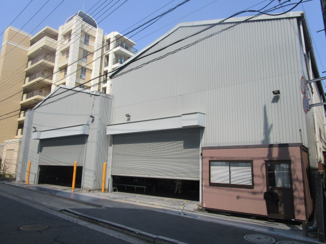 足立区北加平町の倉庫